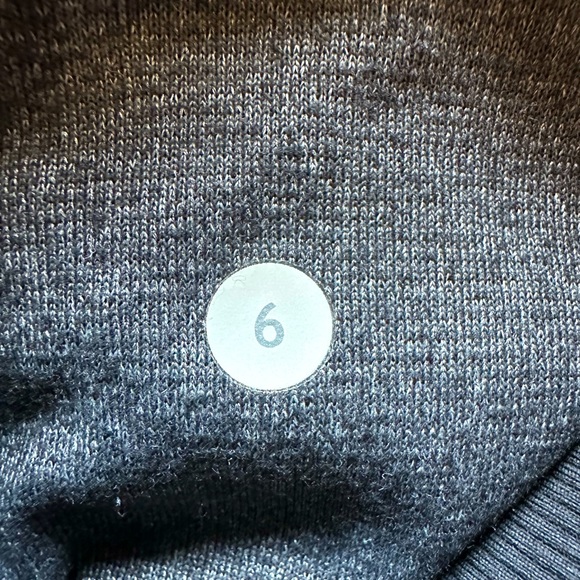 LULULEMON HOODED BLACK JACKET. SIZE 6. - Picture 9 of 9